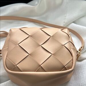 A New Day Cube Woven Crossbody Hand Bag